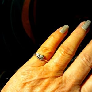 💍❤Sterling Silver Stamped Grapes & Leaves Pinky Ring. Size 6.5